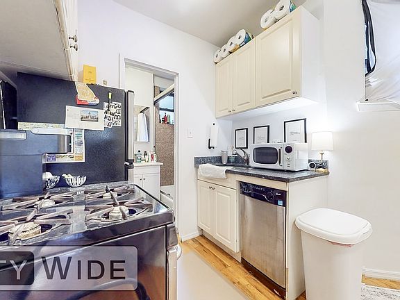 3rd image of 342 E 62nd St APT 20