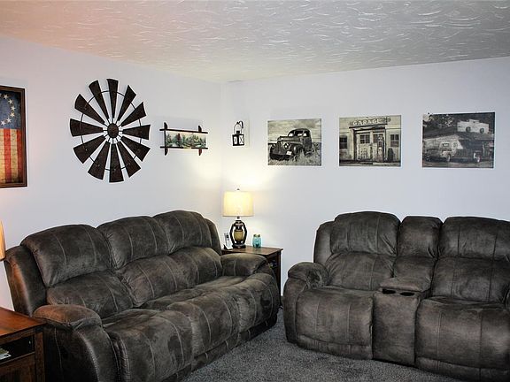 5th image of 607 N Coral St