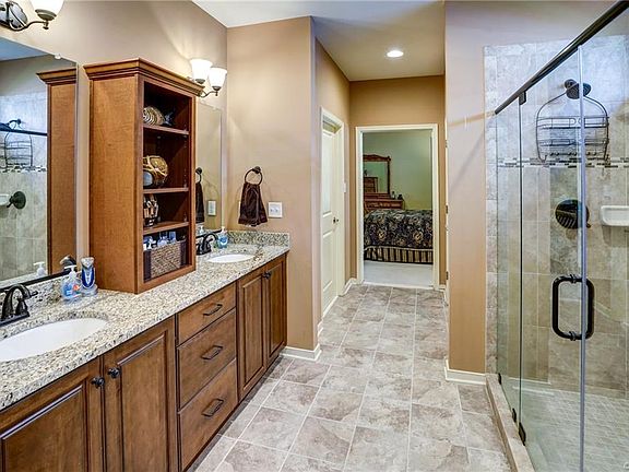 5th image of 8101 Old Glen Dale Ct