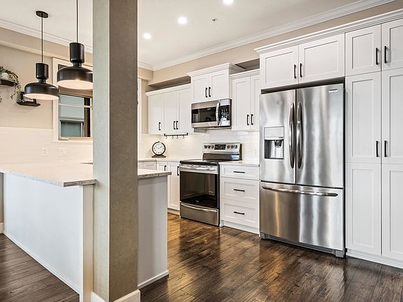 4th image of 45754 Keith Wilson Rd #210