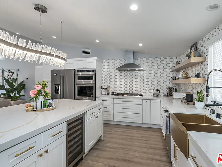 4821 Heaven Ave — Photo 16