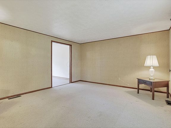 5th image of 1305 Carlyle Dr