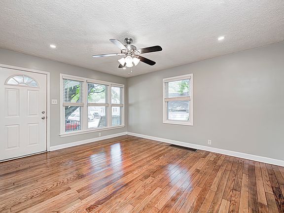 4th image of 4621 E 17th St