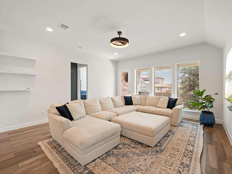 343 Eagle Ford Dr — Photo 13