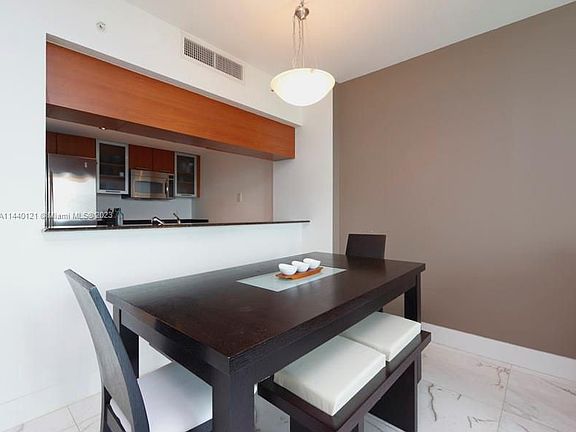 5th image of 1800 N Bayshore Dr APT 1806