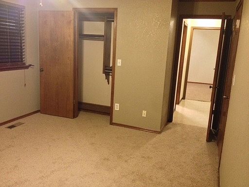 5th image of 2315 E Hills Dr