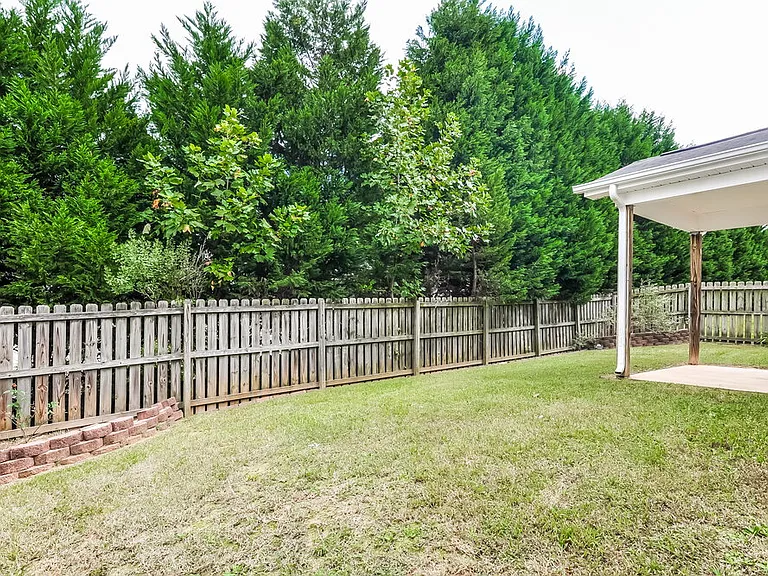 144 Georgetowne Dr — Photo 15