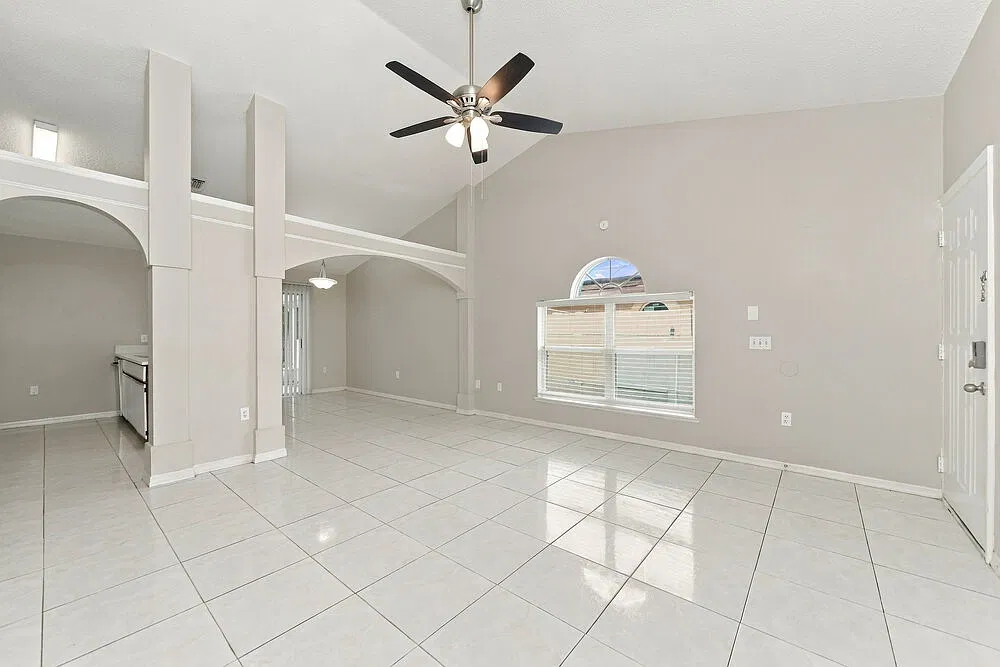 3 bed, 2.0 bath, 1208 sqft, $2,130 — Photo 4