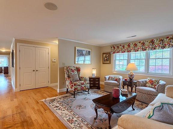 3rd image of 19 Monson Dr