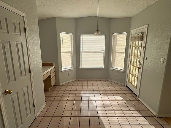 5th image of 812 Bryce Canyon St SE