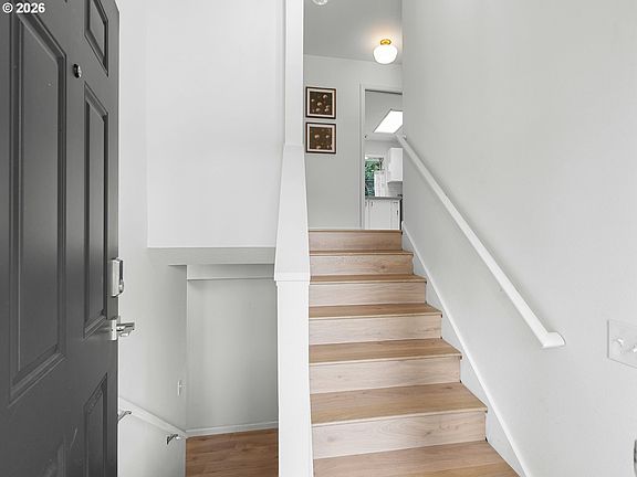 2nd image of 2043 Canemah St