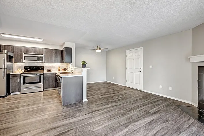 Summit Riverside Apartments — Photo 21