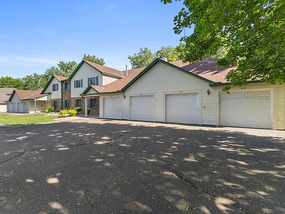 2nd image of 975 Heritage Ct E