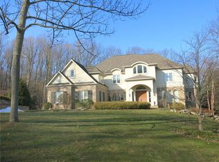 15 Emerald Hill Cir, Fairport, NY 14450