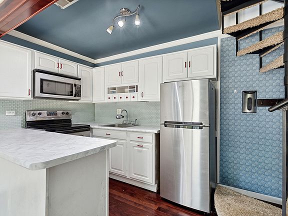5th image of 24 Jamaica Colony APT 5