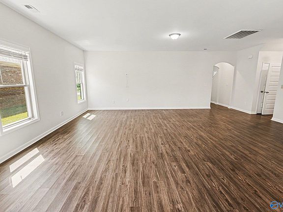 4th image of 221 Portrait St