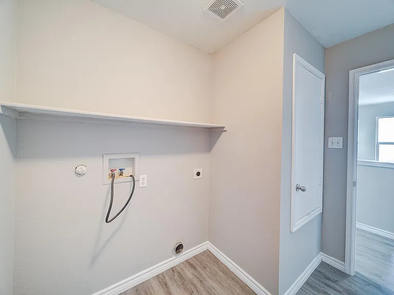 6908 Planters Row Dr — Photo 21