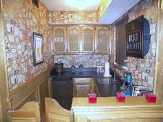 Walk-in Wet Bar