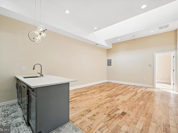 2nd image of 2024-26 E Fletcher St #6