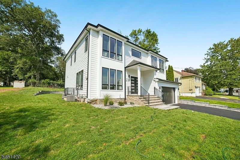 1st image of 29 Spier Dr