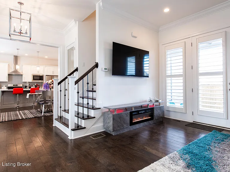 9507 Civic Way — Photo 8