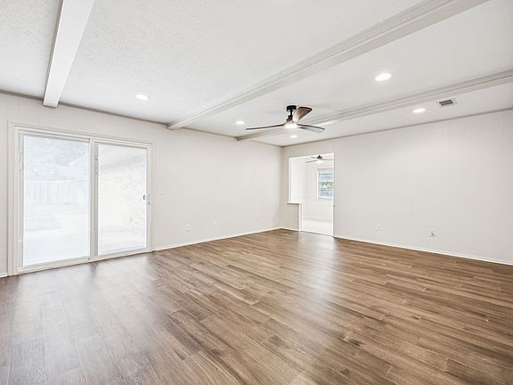 5th image of 1800 Midcrest Dr