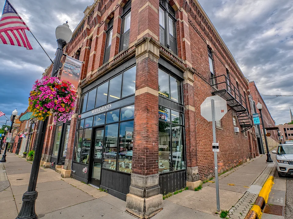 126 Main St N #1