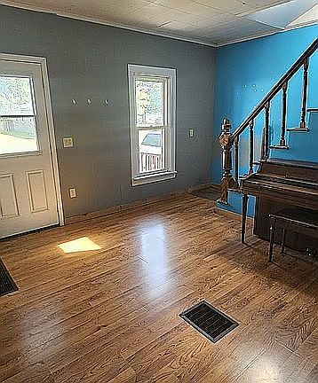 5th image of 124 Prospect St