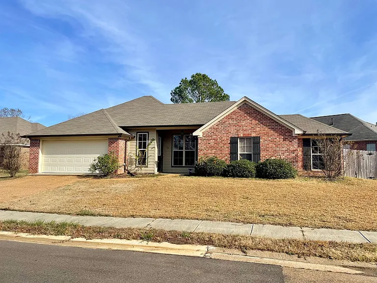 106 Harvey Cir — Photo 1