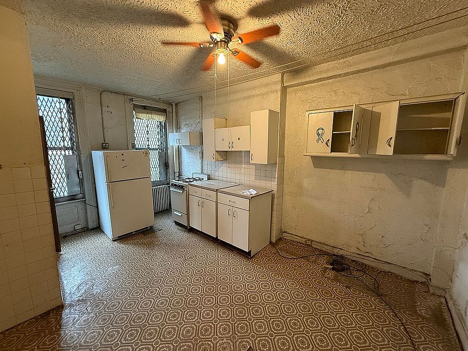1st image of 320 W 47th St APT 4W