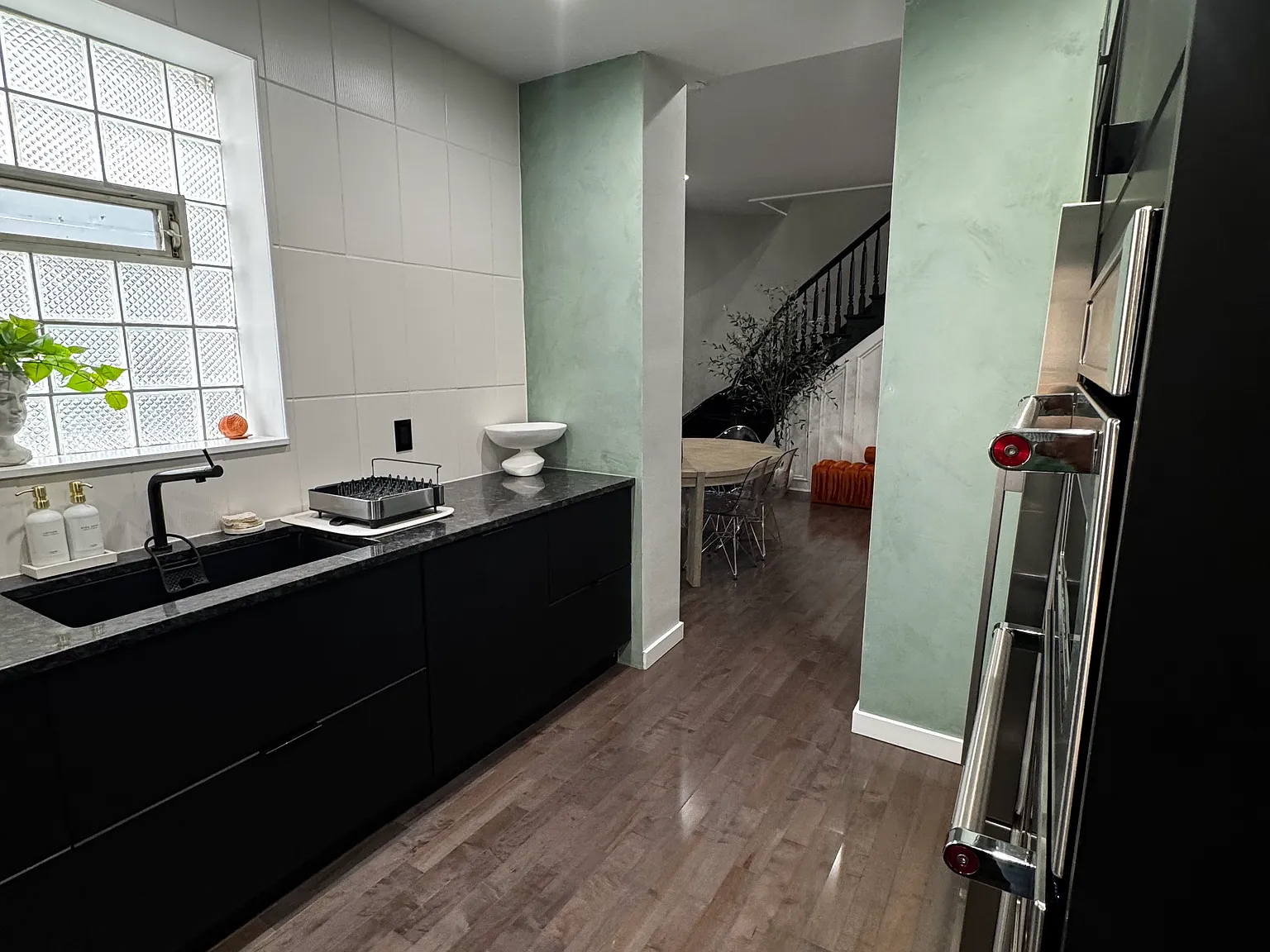 3 bed, 2.5 bath, 1556 sqft, $4,000 — Photo 3