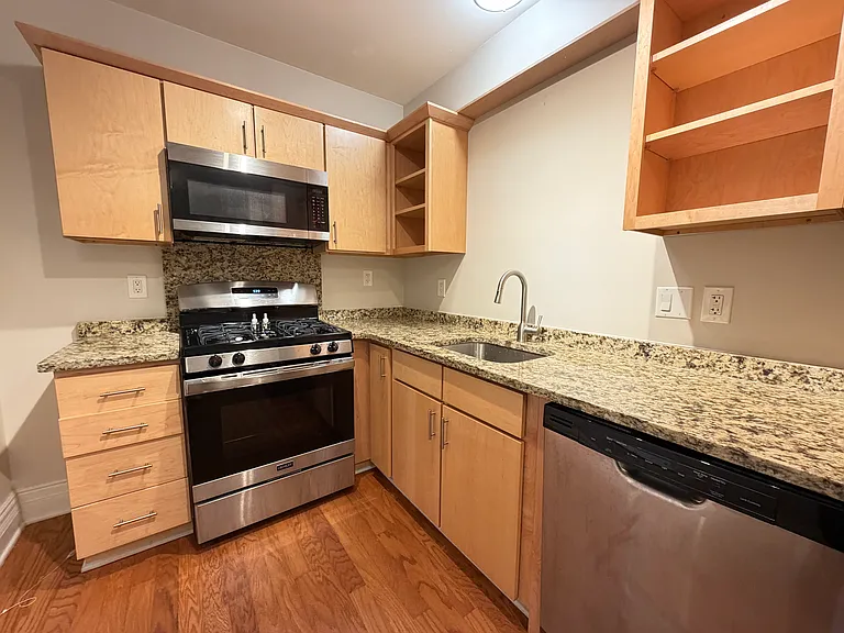 201 W Huron St #D — Photo 18
