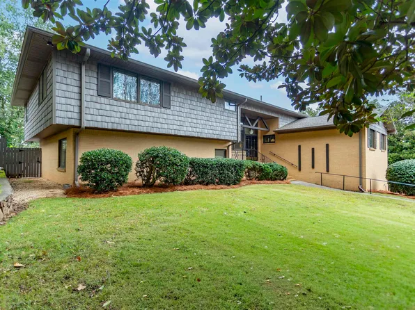 2220 Vesthaven Way E, Vestavia Hills, AL 35216