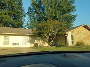 911 Mockingbird Ln, Okmulgee, OK 74447