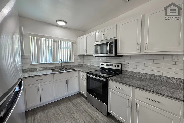 1342 E Willetta St #8 — Photo 11