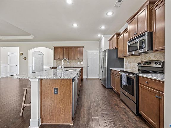 3rd image of 203 Blackwood Dr NW