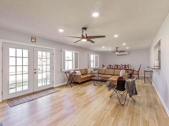 3rd image of 413 Tanglewood Dr
