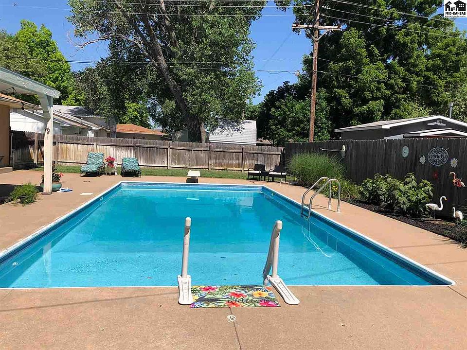 2nd image of 915 E 32nd Ave