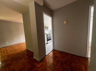 69-01 197th St #22B, Fresh Meadows, NY 11365