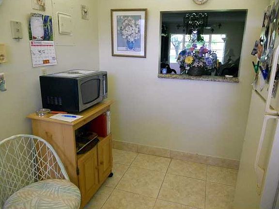 3rd image of 609 S State Road 7 APT 1I