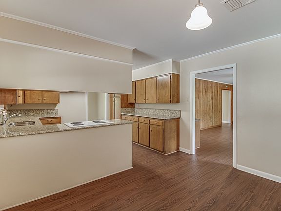 4th image of 242 Monteigne Dr