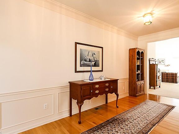 3rd image of 323 Lexington Cir