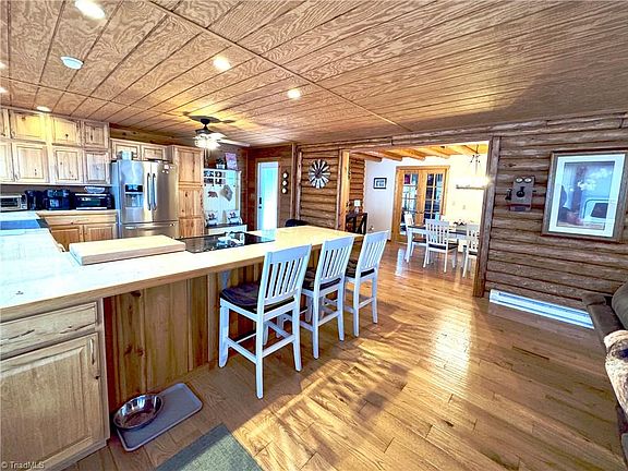 2nd image of 4681 Rockford Rd