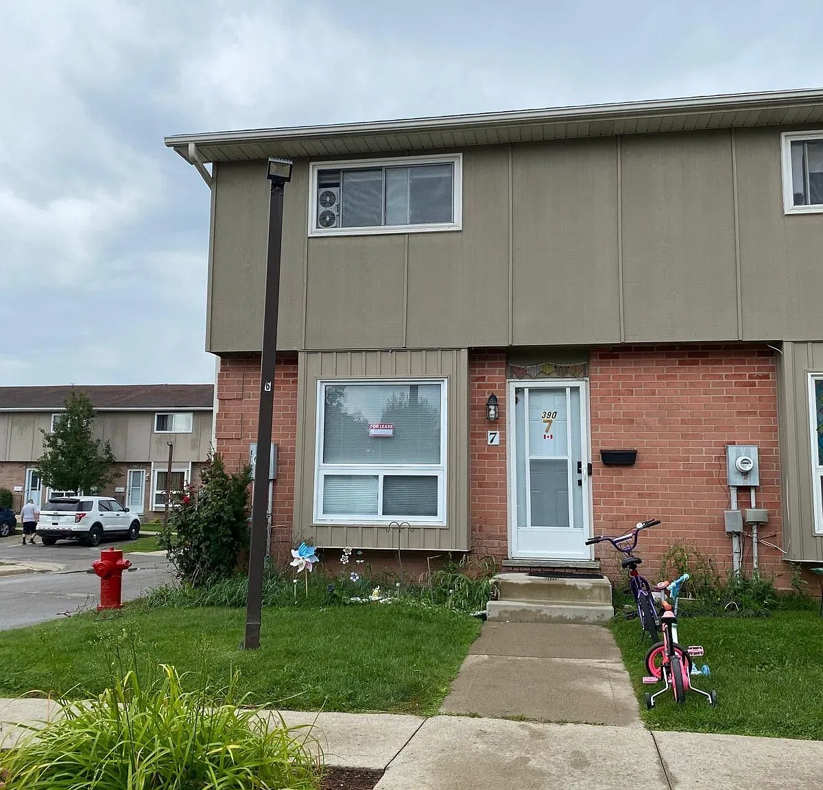 5 bed, $2,400 — Photo 1