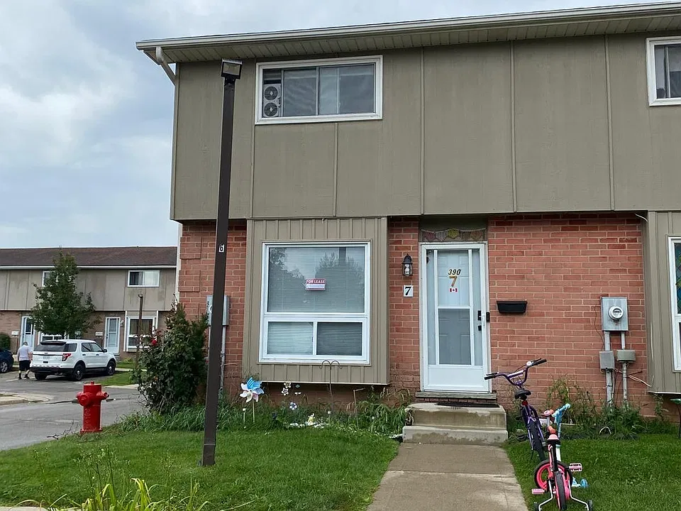 390 Springbank Ave N #7