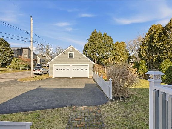 4th image of 128 Ruggles Ave