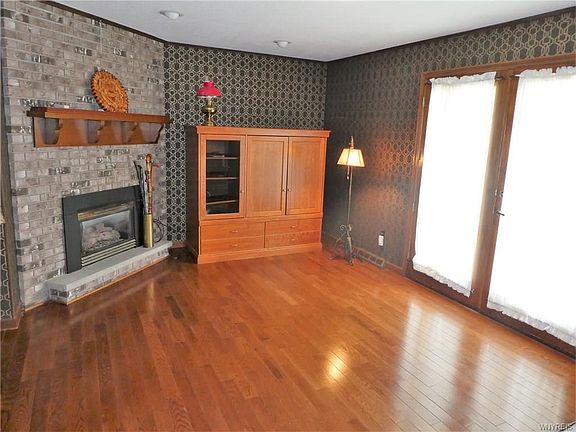 2nd image of 165 Lowell Ln