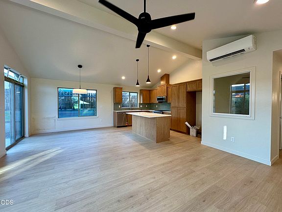 4th image of 312 Lithia Ave