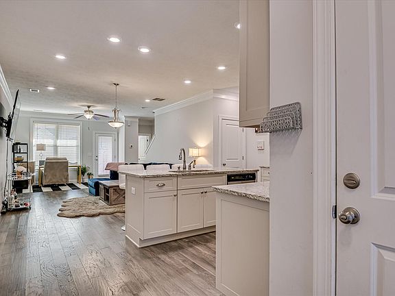 4th image of 512 Vinings Drive #10b