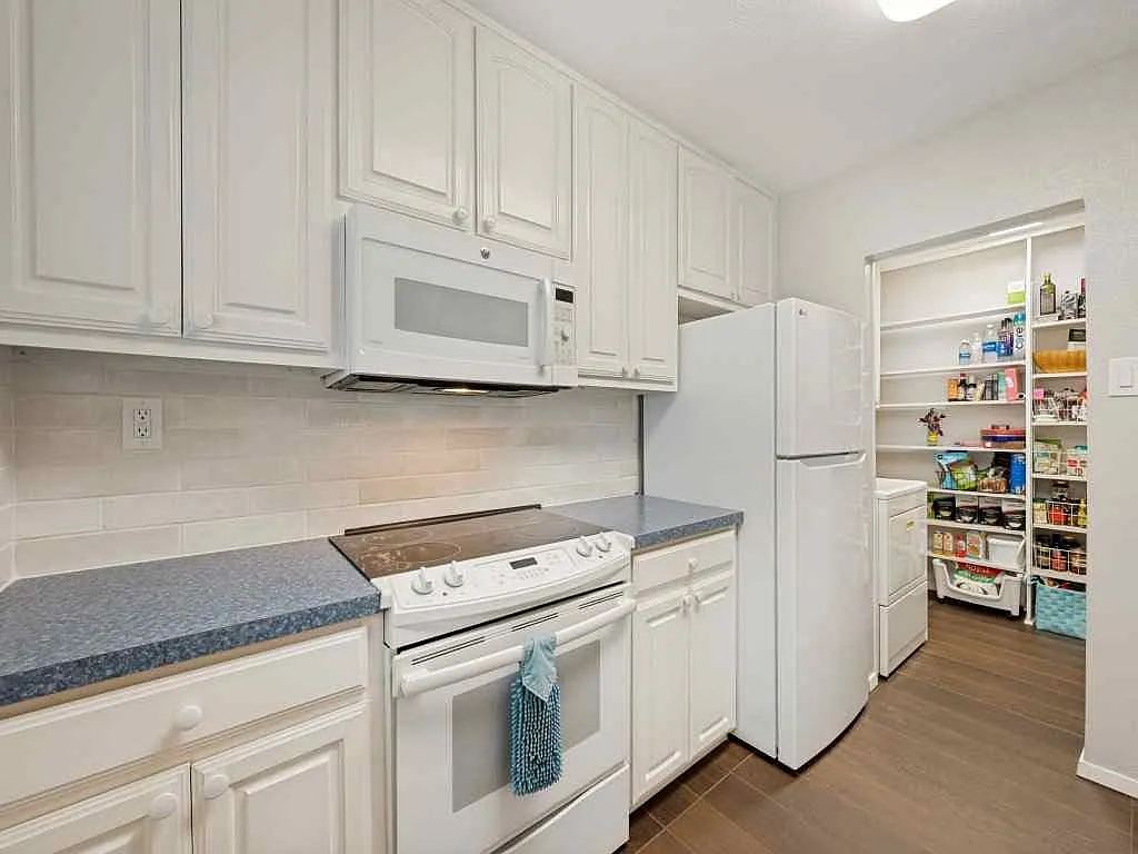 3 bed, 1735 sqft, $2,800 — Photo 4